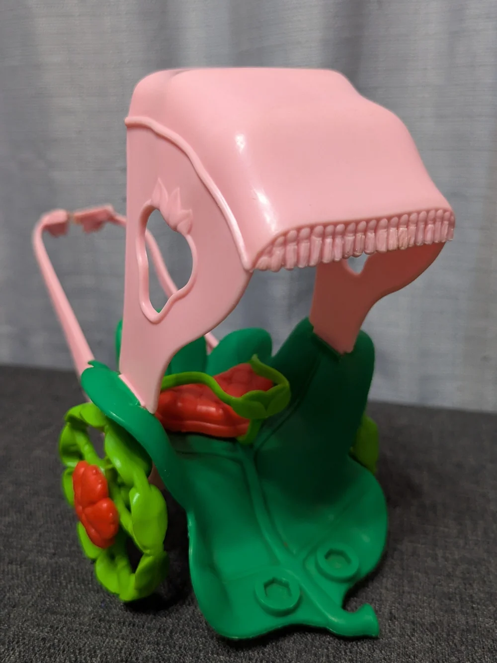 1984 American Greetings Kenner Strawberry Shortcake maple stirrups oats mobile